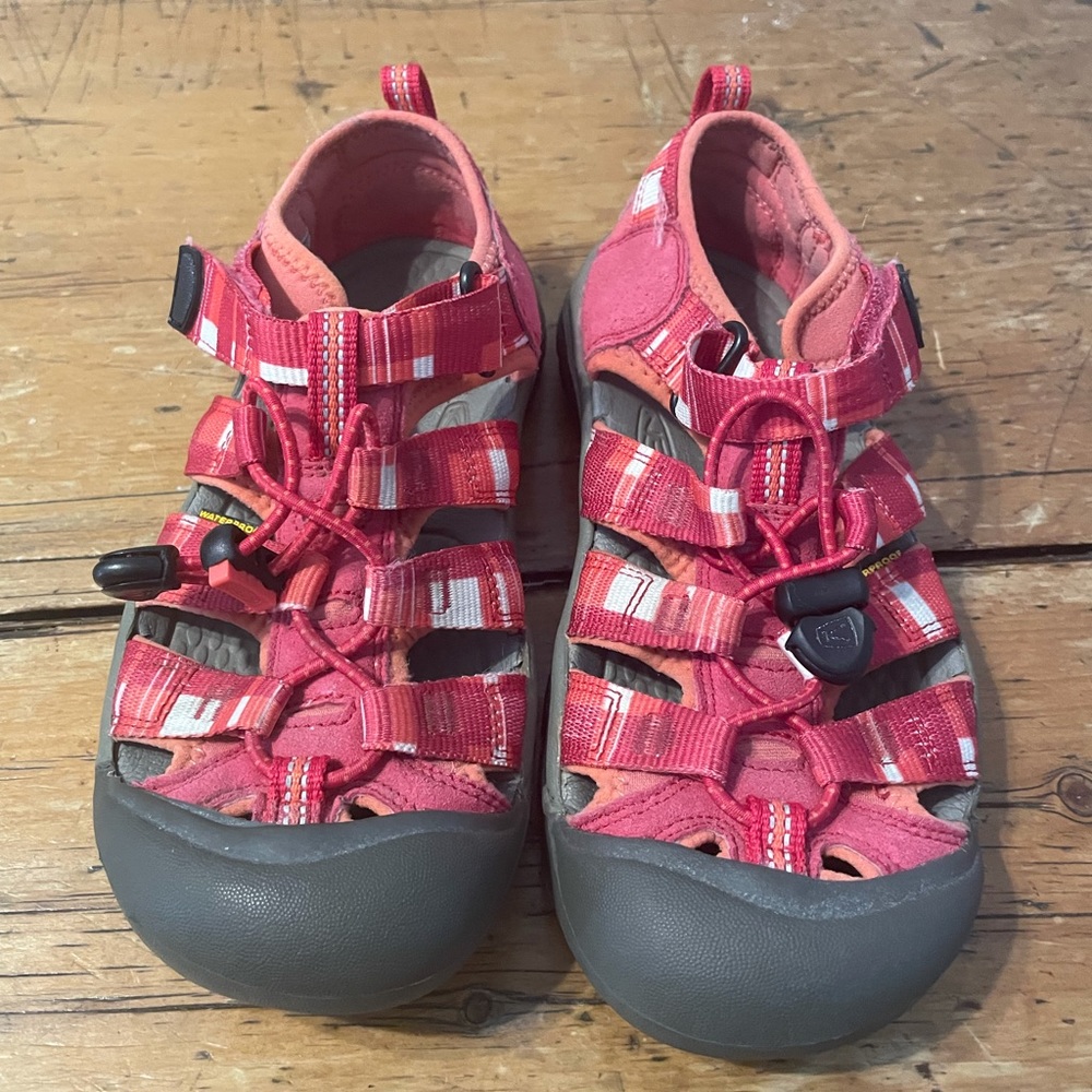 Keen Size 3 Big Kid Sandal Great Condition